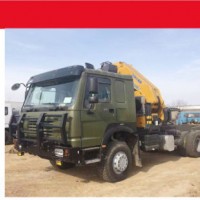 Good Quality Sinotruk HOWO 4X4 4X2 Type Right Hand Drive 5 Ton Truck with Crane