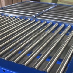 Gravity Roller Conveyor Work Table for Warehouse图1