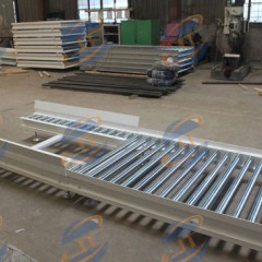 Package Lining Gravity Roller Conveyor图1