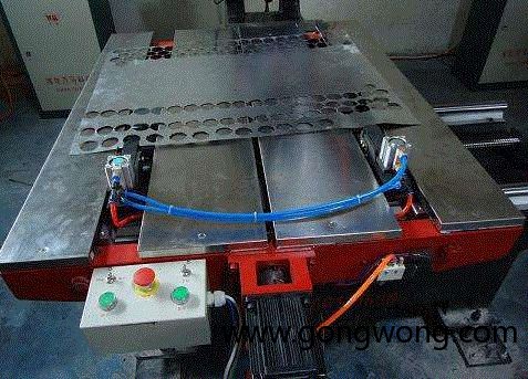 Application of Hxdwh servo motor in automatic feeder of CNC punch1