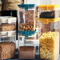 Food storage container with isolated pad