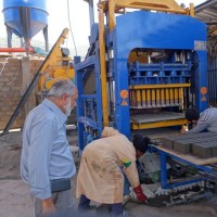 Factory Price Cement/Concrete/Paving/Curbstone/Paver/ Solid/ Block/Brick Making Machine with Qt4-18/