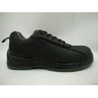 Black Safety Shoes with Flat Bottom and Steel Head to Prevent Injury